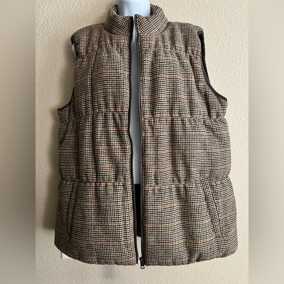 Sold! Maurices Checkered Puffer Vest - Picture 2 of 3